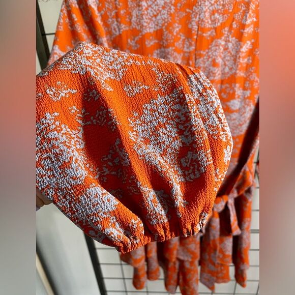 Unbranded women’s floral long sleeve rust colored romper NWOT - Picture 4 of 10